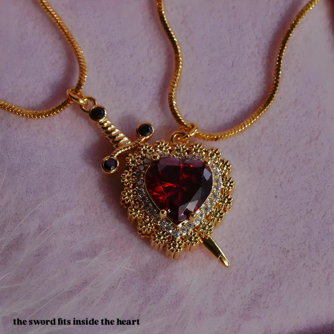 1 Collar de Corazón y 1 collar de Espada 😱🔥 EN CAJA DE REGALO PREMIUM😱🔥