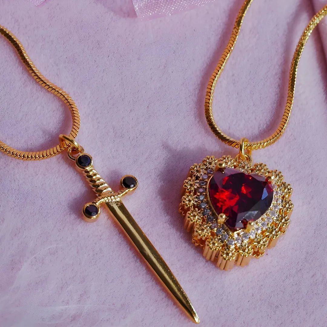 1 Collar de Corazón y 1 collar de Espada 😱🔥 EN CAJA DE REGALO PREMIUM😱🔥