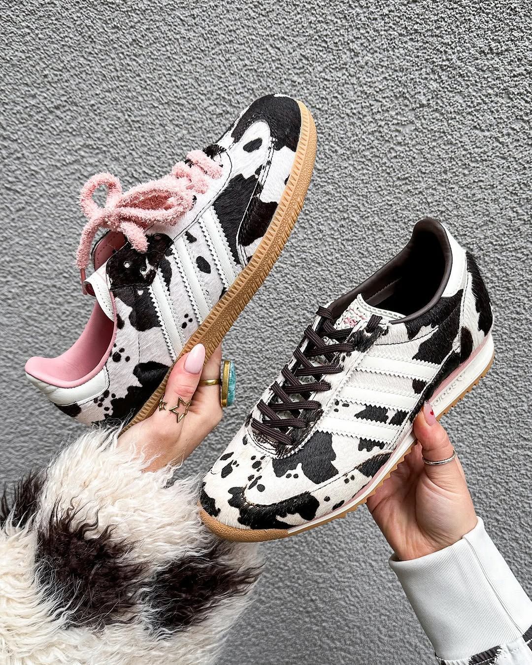 Adidas Samba con estampado de vaquita 😱🔥Incluye cordones Rosados y negros 😱🔥
